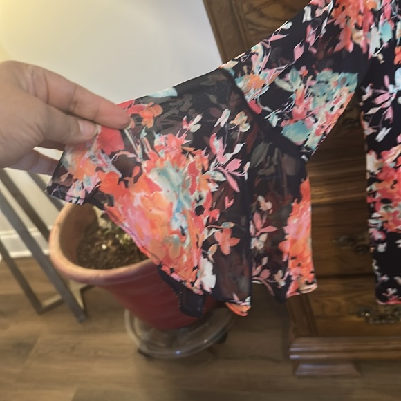 New Directions Flutter Sleeve Floral Tunic in Orange and Pink - Picture 4 of 17